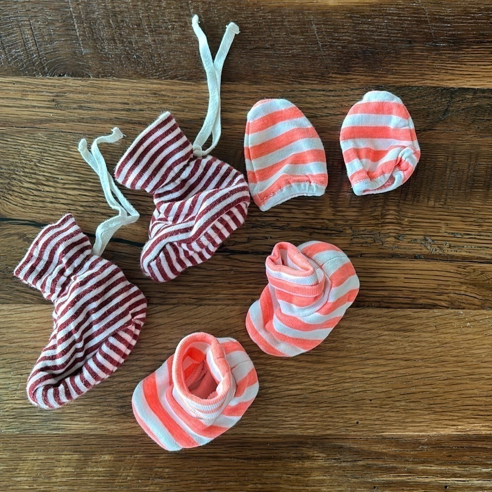 Crewcuts baby mitten and bootie bundle 0-3 month